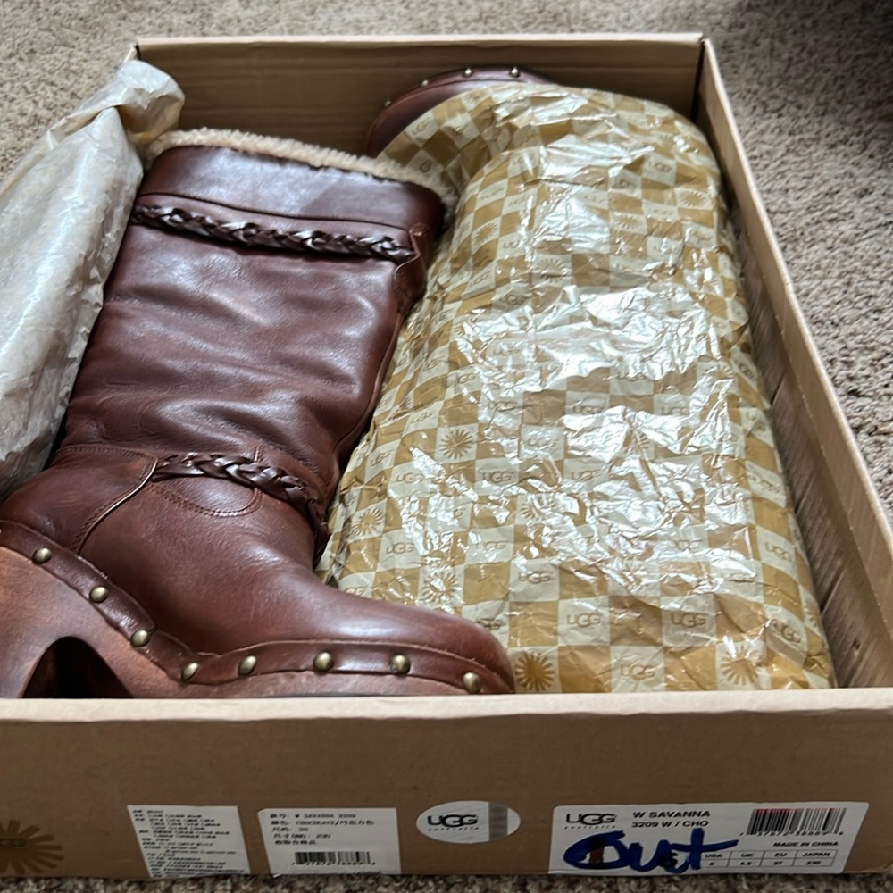 Ugg Savanna boots heels brown leather winter 6